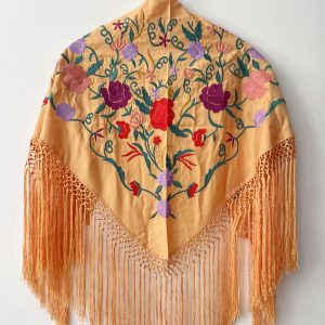 Mantoncillo bordado mandarina flores rojo salmón y morado